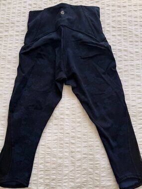 Lululemon 16" Crop Leggings in Dark Blue and Black pattern